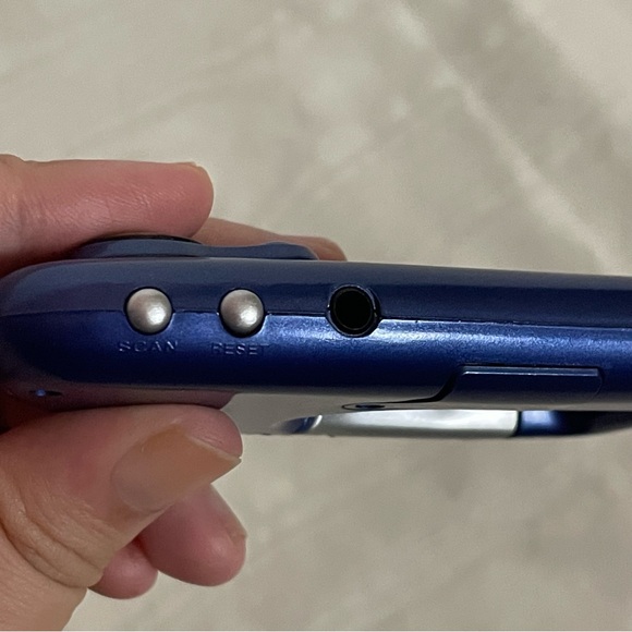 Vintage Small Blue and Silver Clip On Radio With Compass and Flashlight - Picture 5 of 8